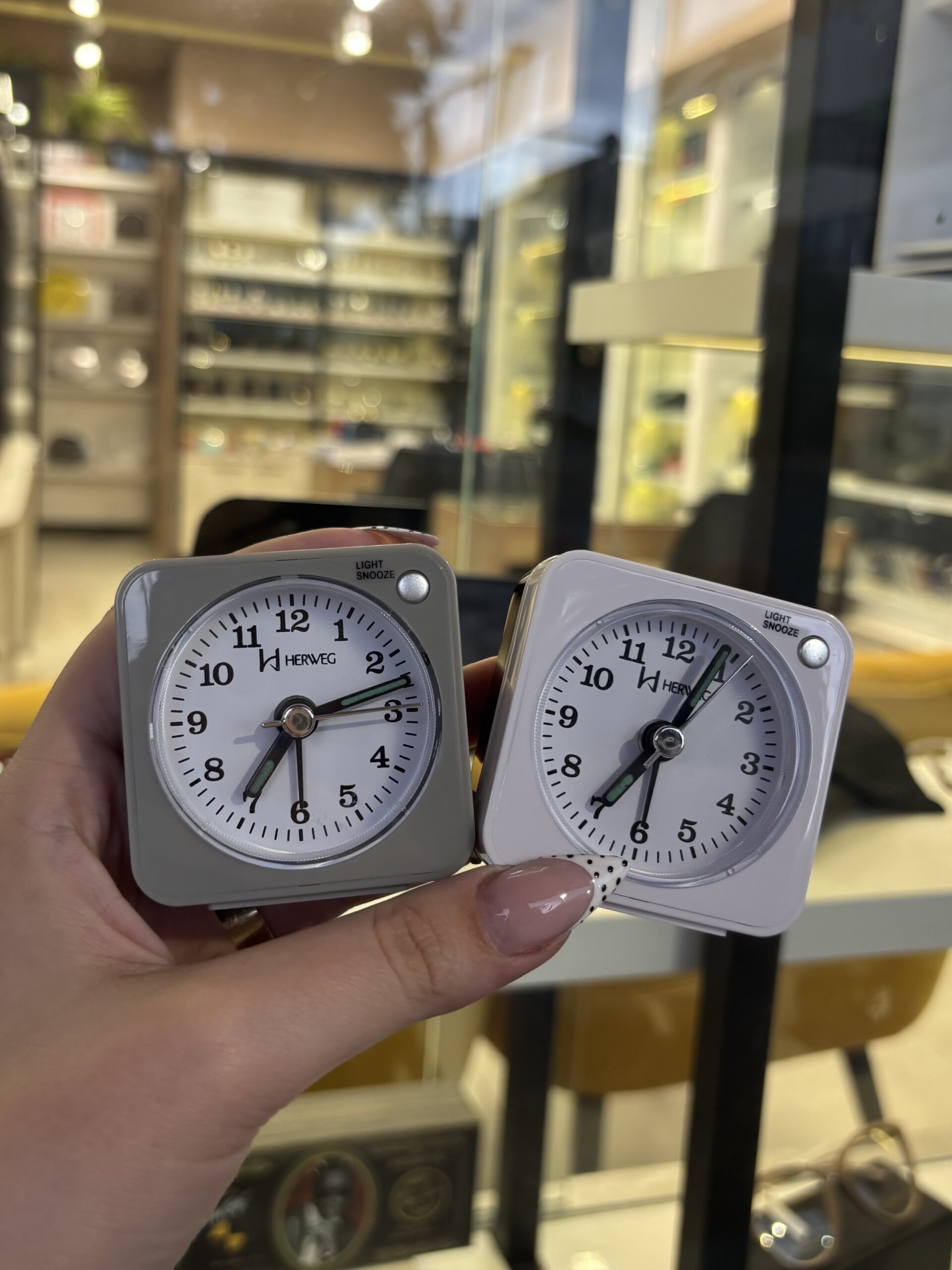 Relógio Despertador Herweg quadrado mini quartz,branco-2510 - Imagem 2
