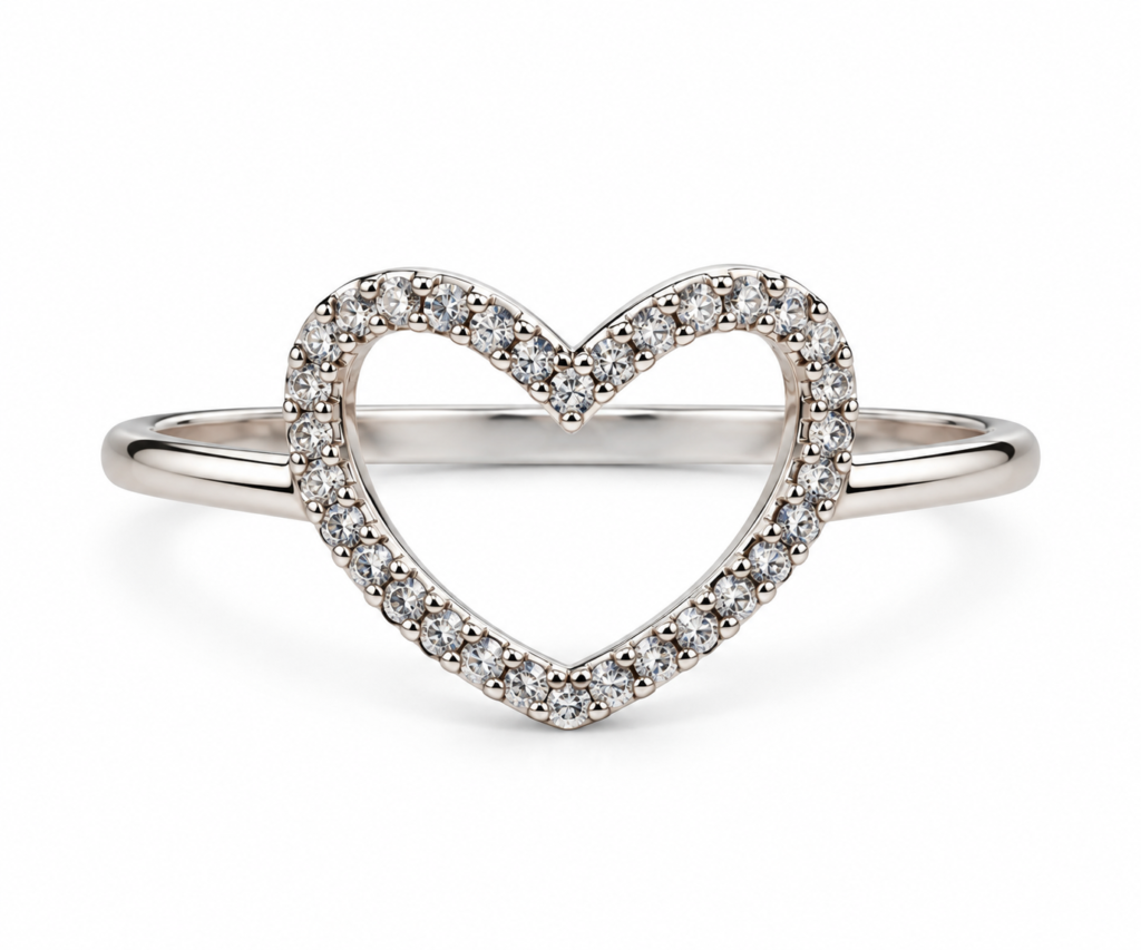 Anel Romance coração com zircônias e aro liso Prata 925k-270037
